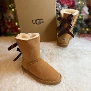 Ugg Bailey Bow II ( short) Chestnut size 38 (7) New